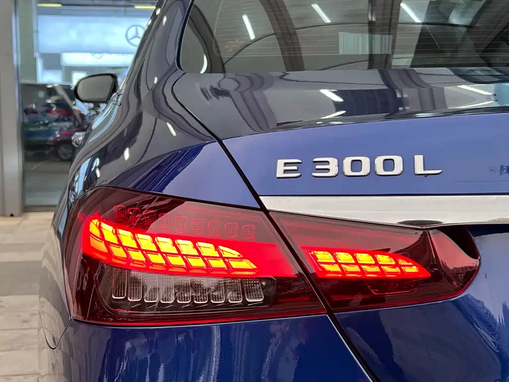 Mercedes-Benz E-Class 2023 — фото 9