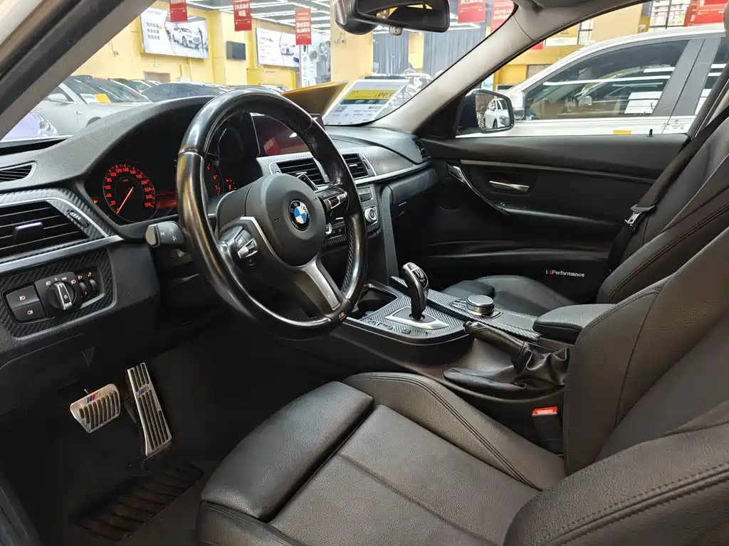 BMW 3 Series 2018 — фото 9