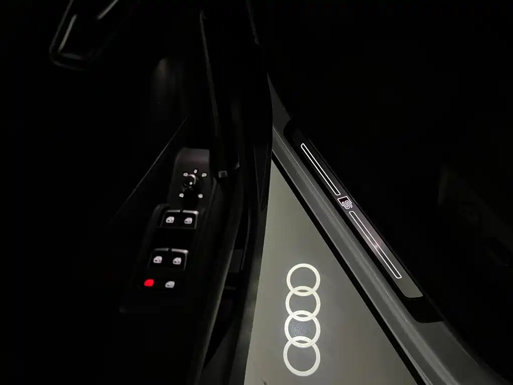 Audi Q2L 2021 — фото 25