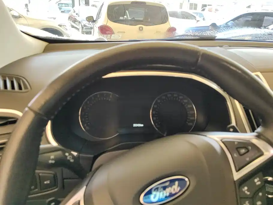 Ford Edge 2016 — фото 14