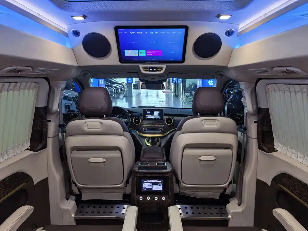 Mercedes-Benz V-Class 2019 — фото 15