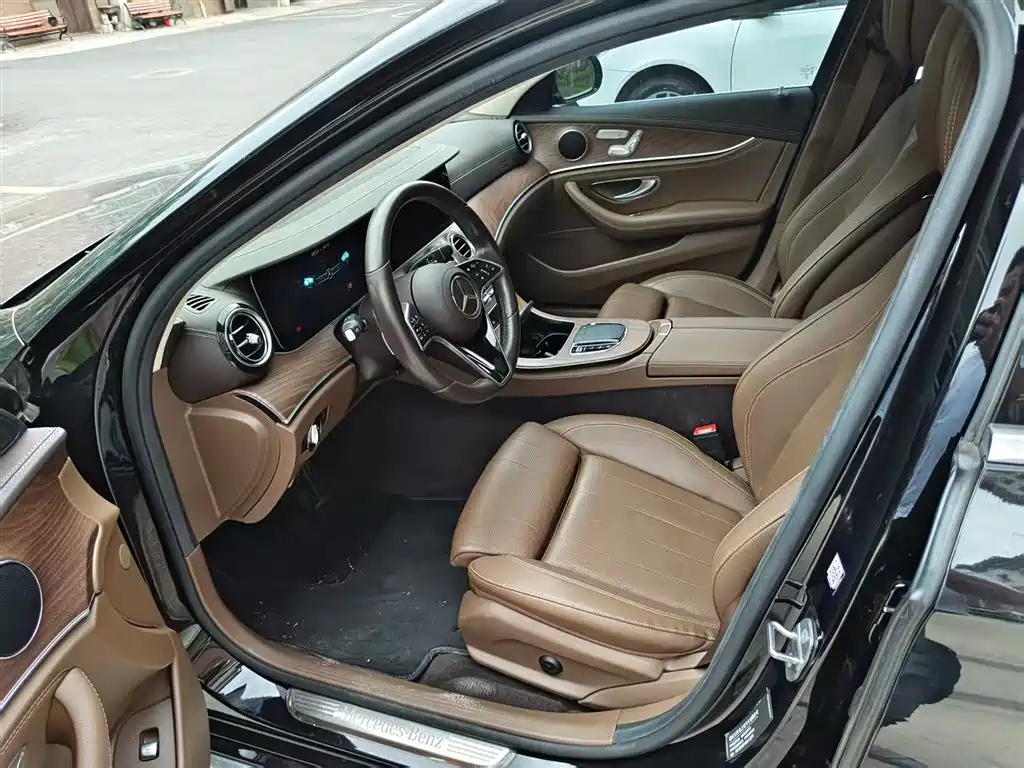 Mercedes-Benz E-Class 2022 — фото 3