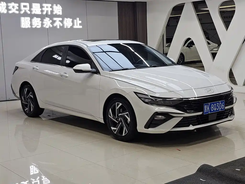 Hyundai Elantra 2024 — фото 3