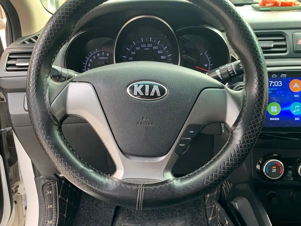 Kia K2 2015 — фото 8