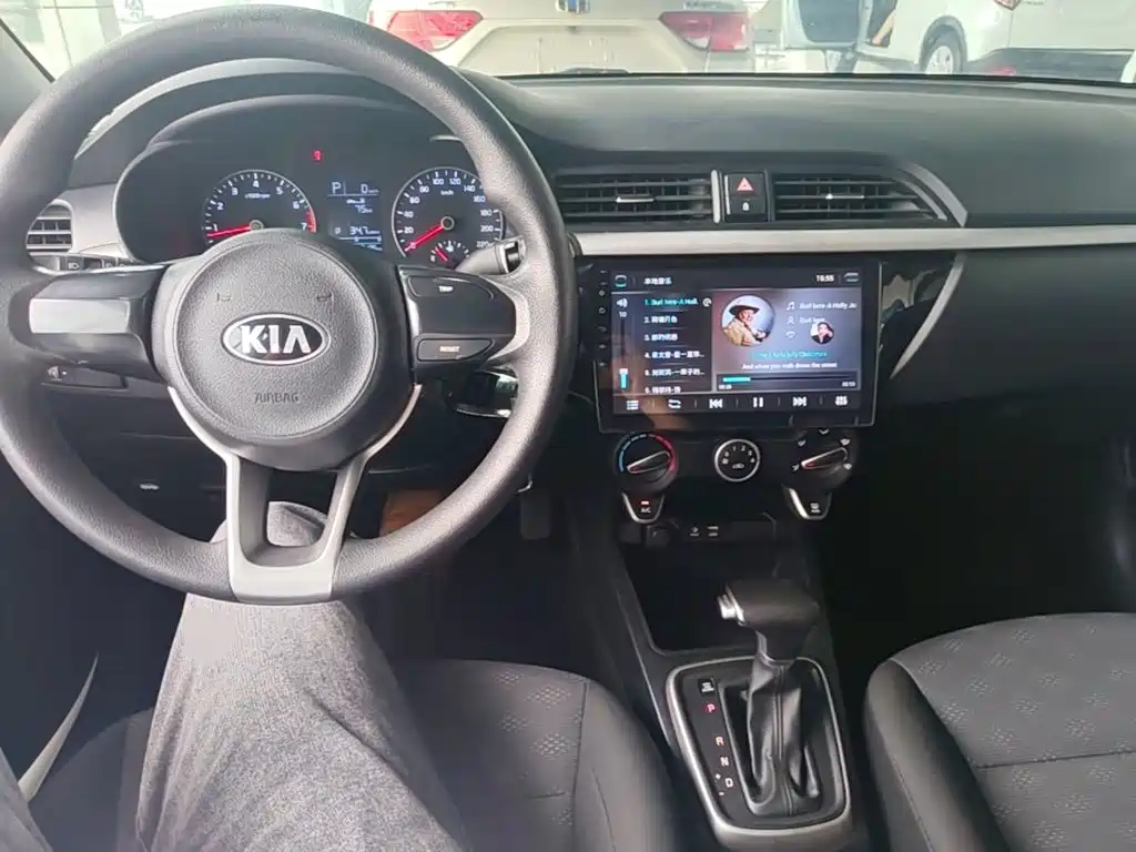 Kia K2 2018 — фото 10
