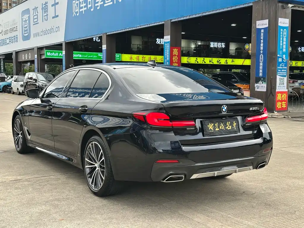 BMW 5 Series 2023 — фото 17