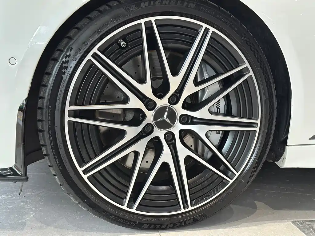 Mercedes-Benz C-Class AMG 2024 — фото 9