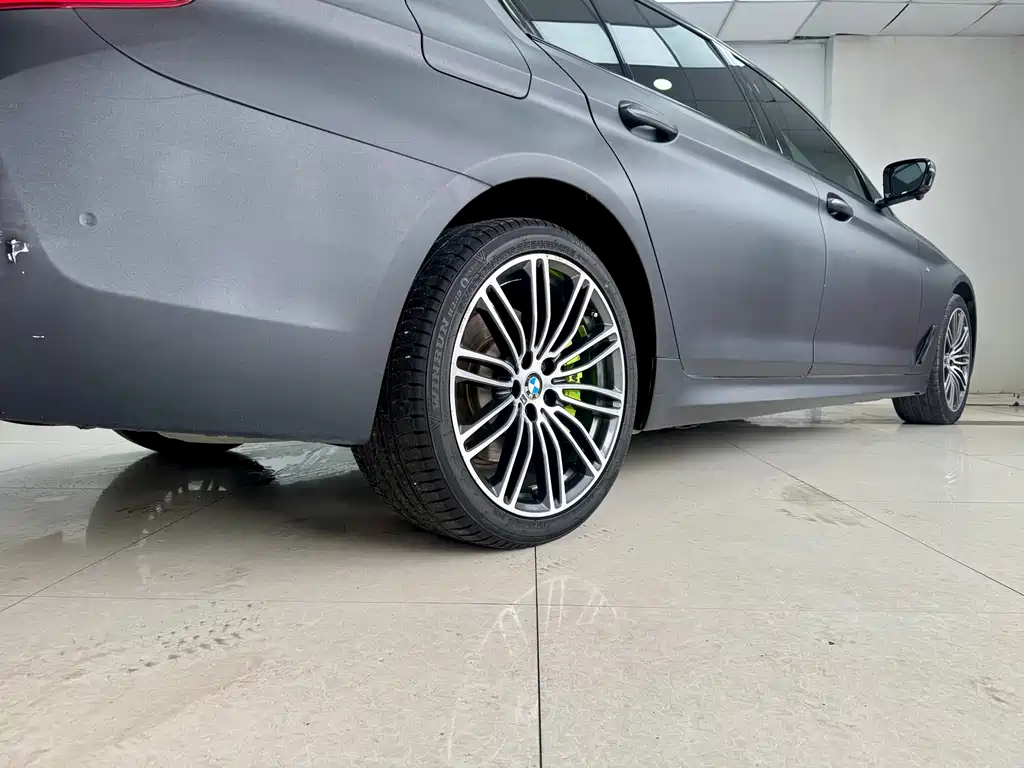 BMW 5 Series 2018 — фото 21