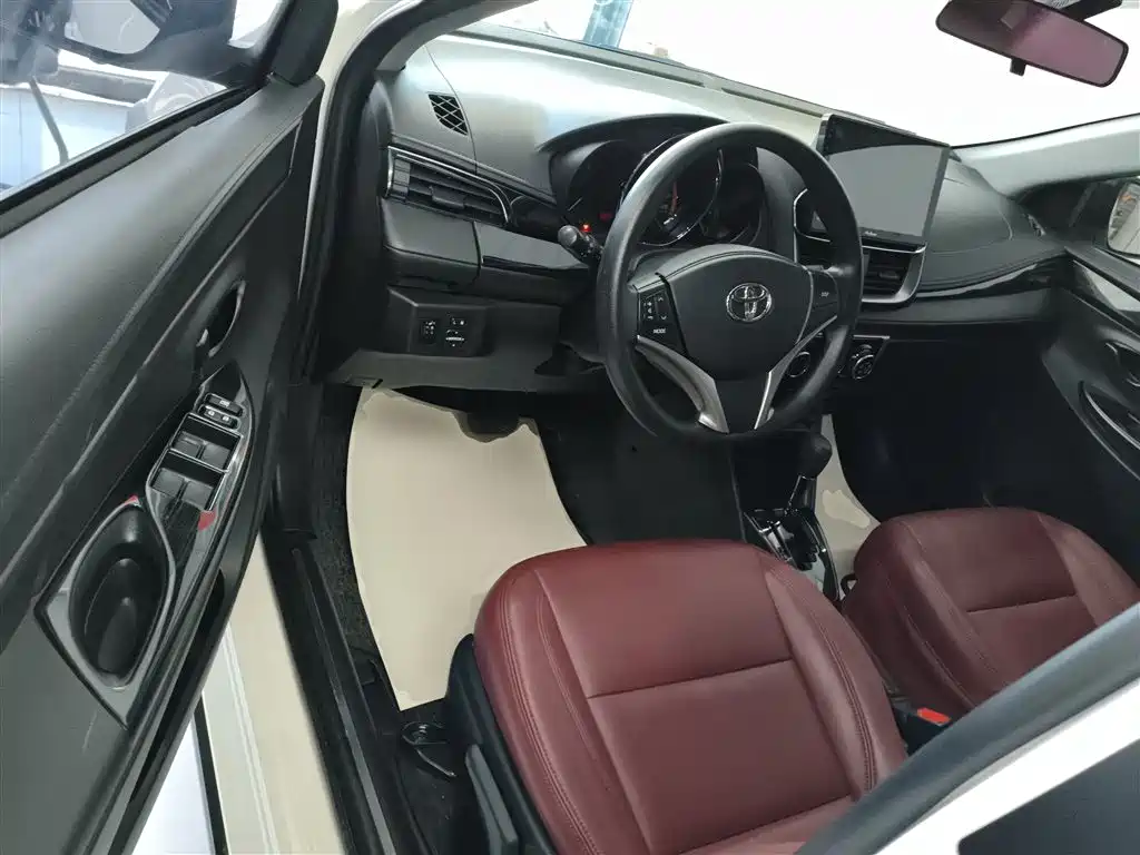 Toyota Yaris L 2022 — фото 16