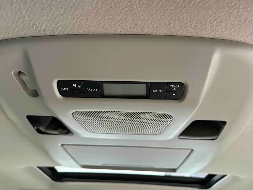 Nissan Quest 2015 — фото 11