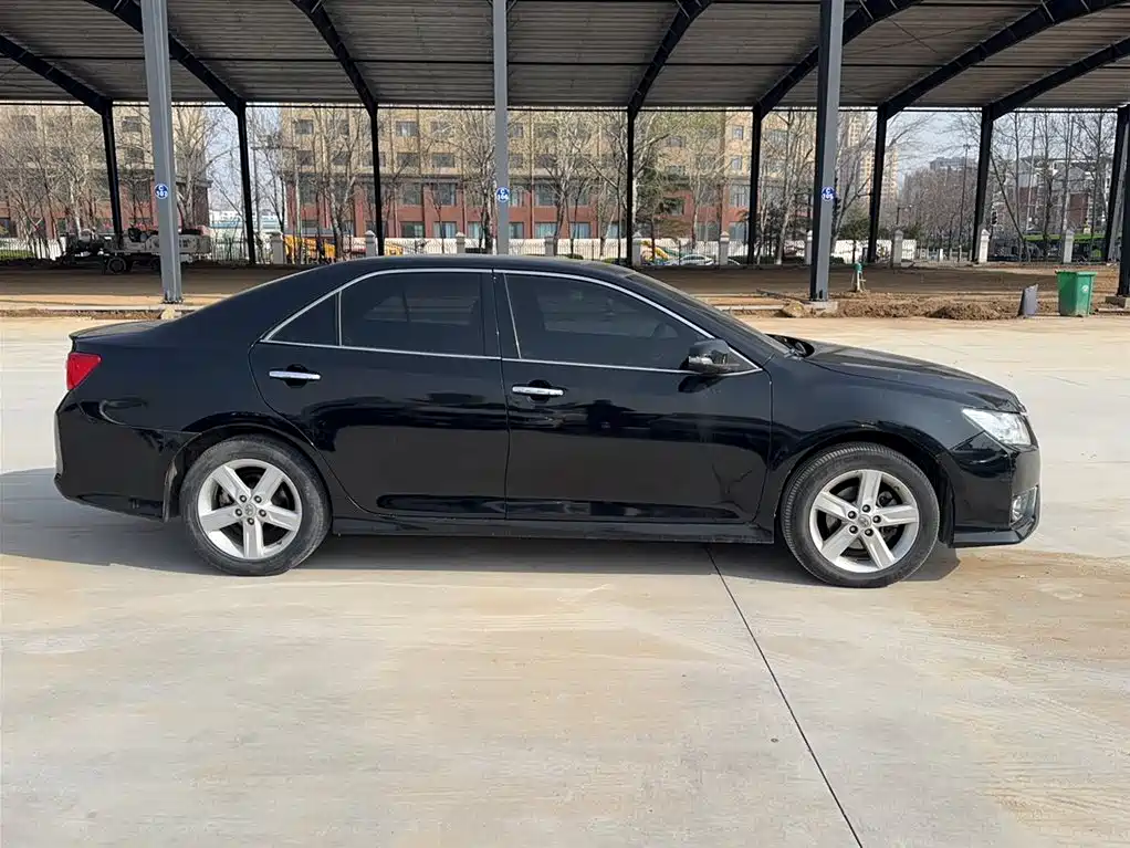 Toyota Camry 2016 — фото 10