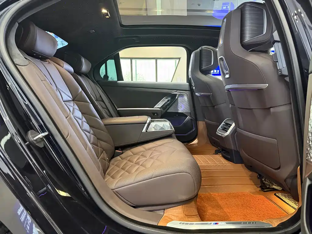 BMW 7 Series 2023 — фото 11