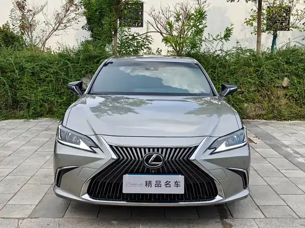 Lexus ES 2019