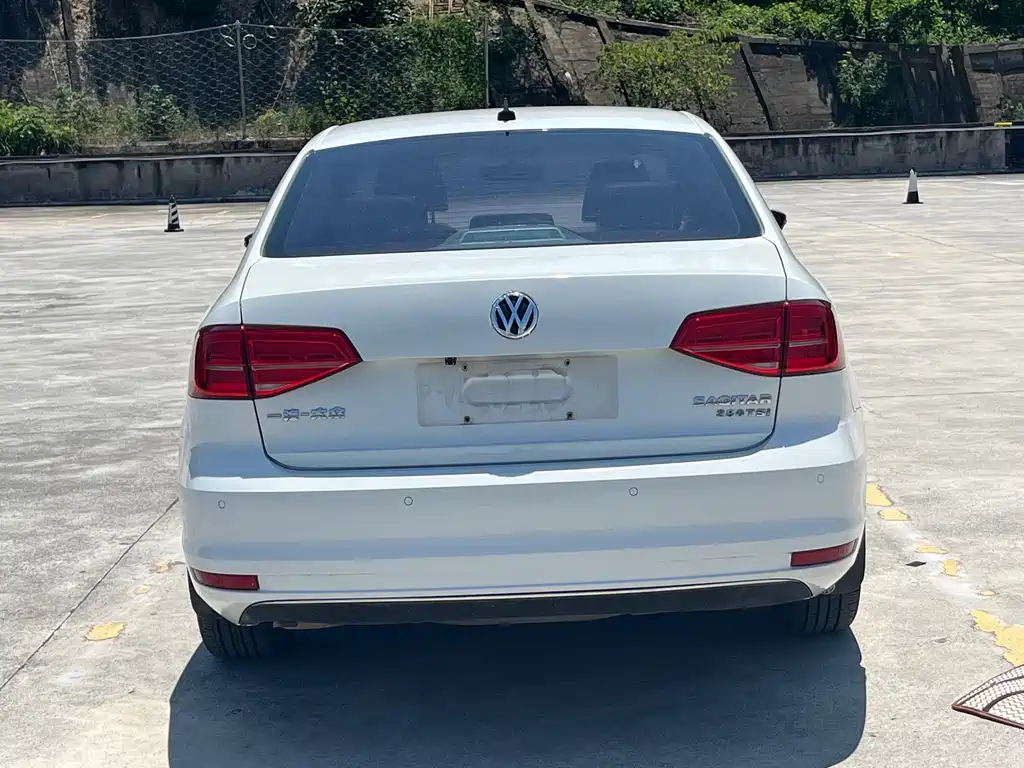 Volkswagen Sagitar 2018