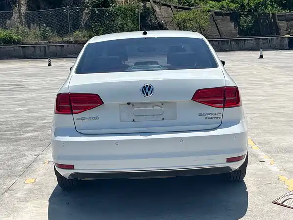 Volkswagen Sagitar 2018