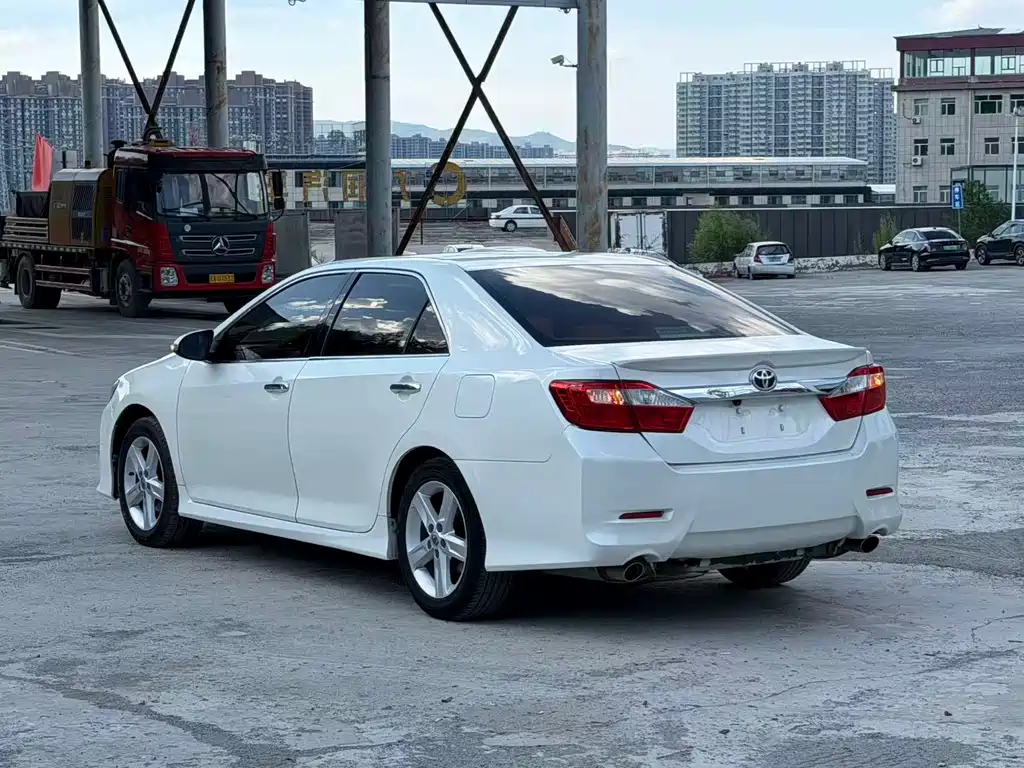 Toyota Camry 2013 — фото 9