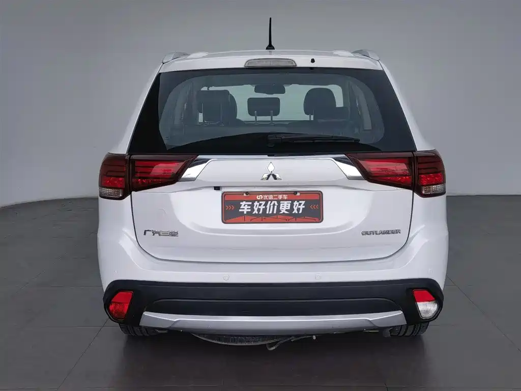 Mitsubishi Outlander 2016 — фото 4