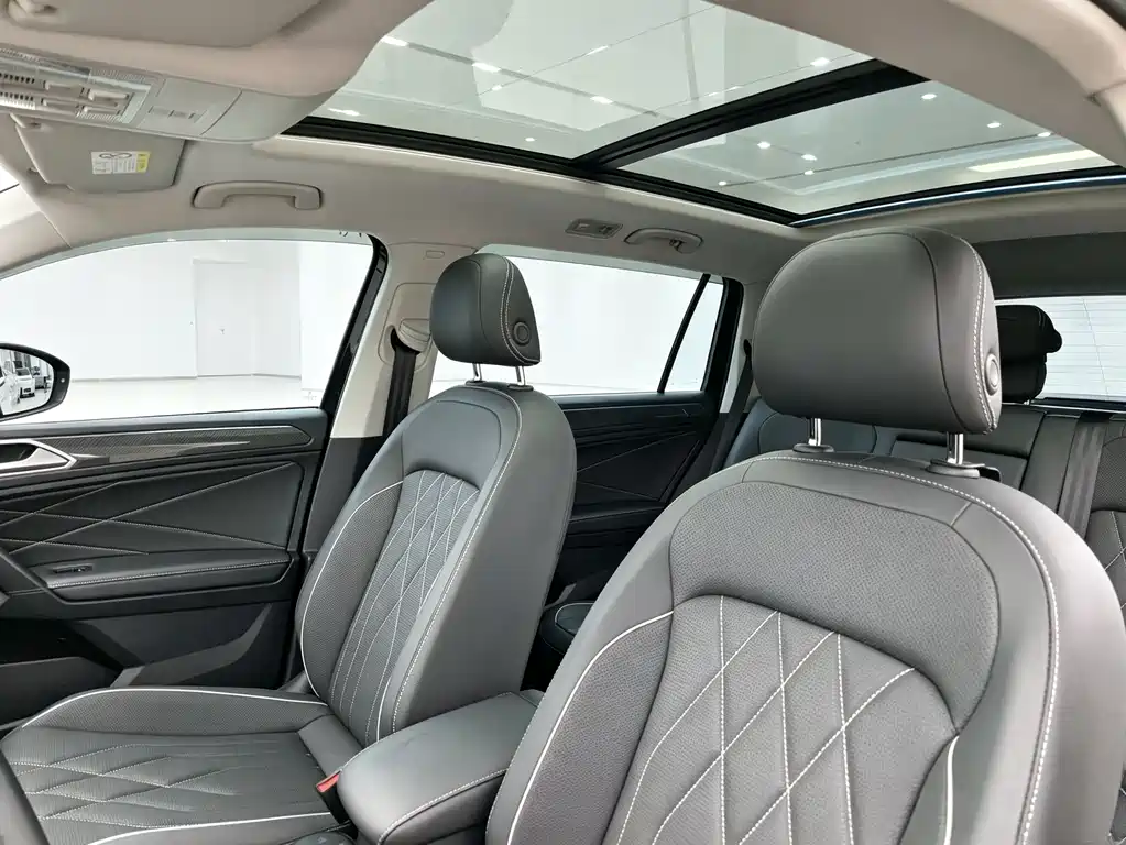 Volkswagen Tiguan L 2023 — фото 11