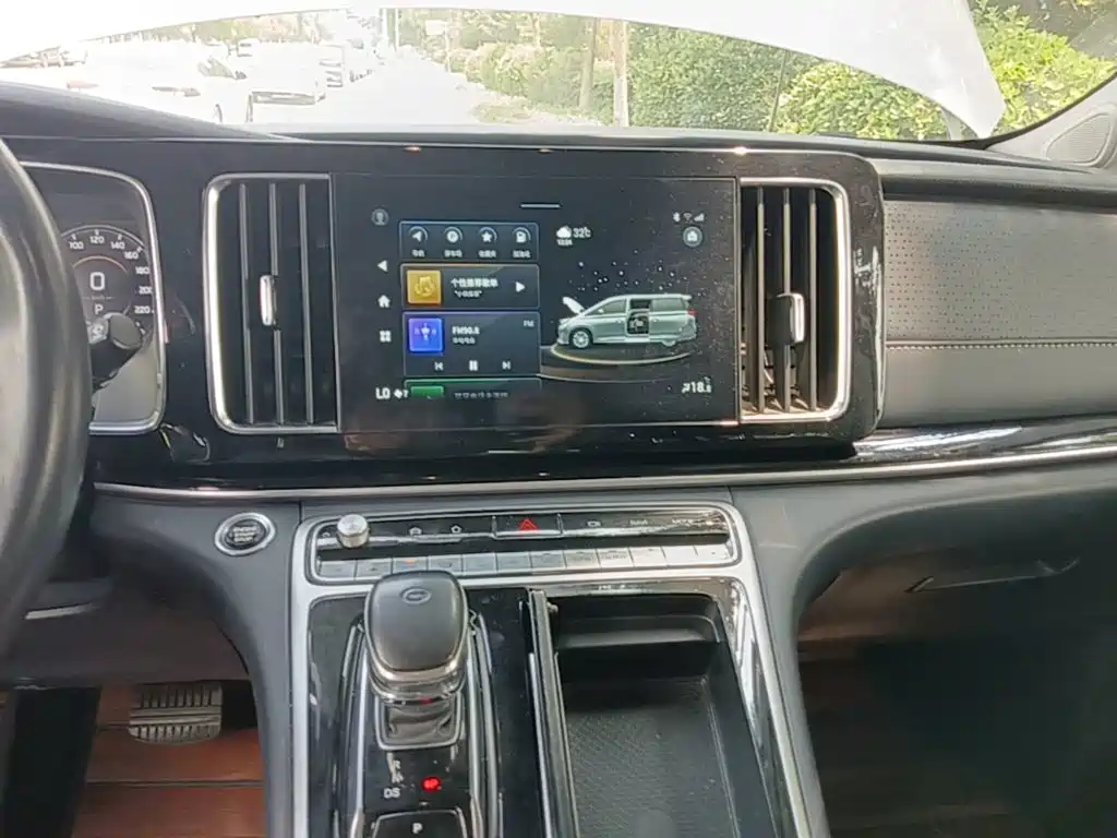 GAC Motor Trumpchi M8 2021 — фото 13