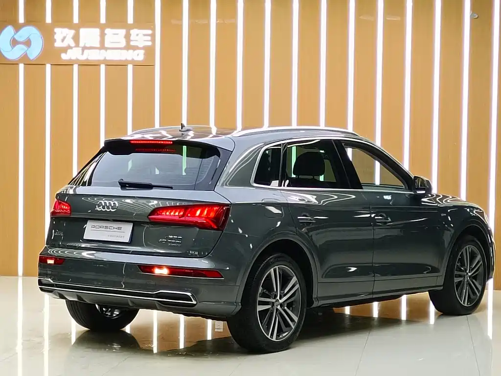Audi Q5L 2021 — фото 23