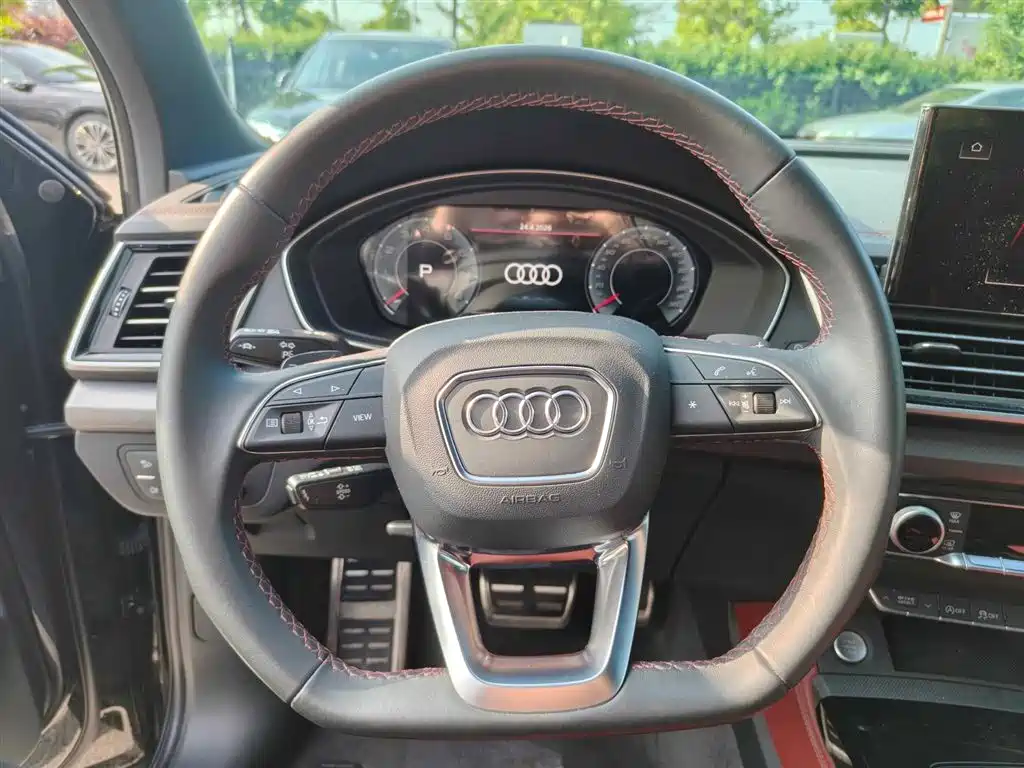 Audi Q5L 2025 — фото 10