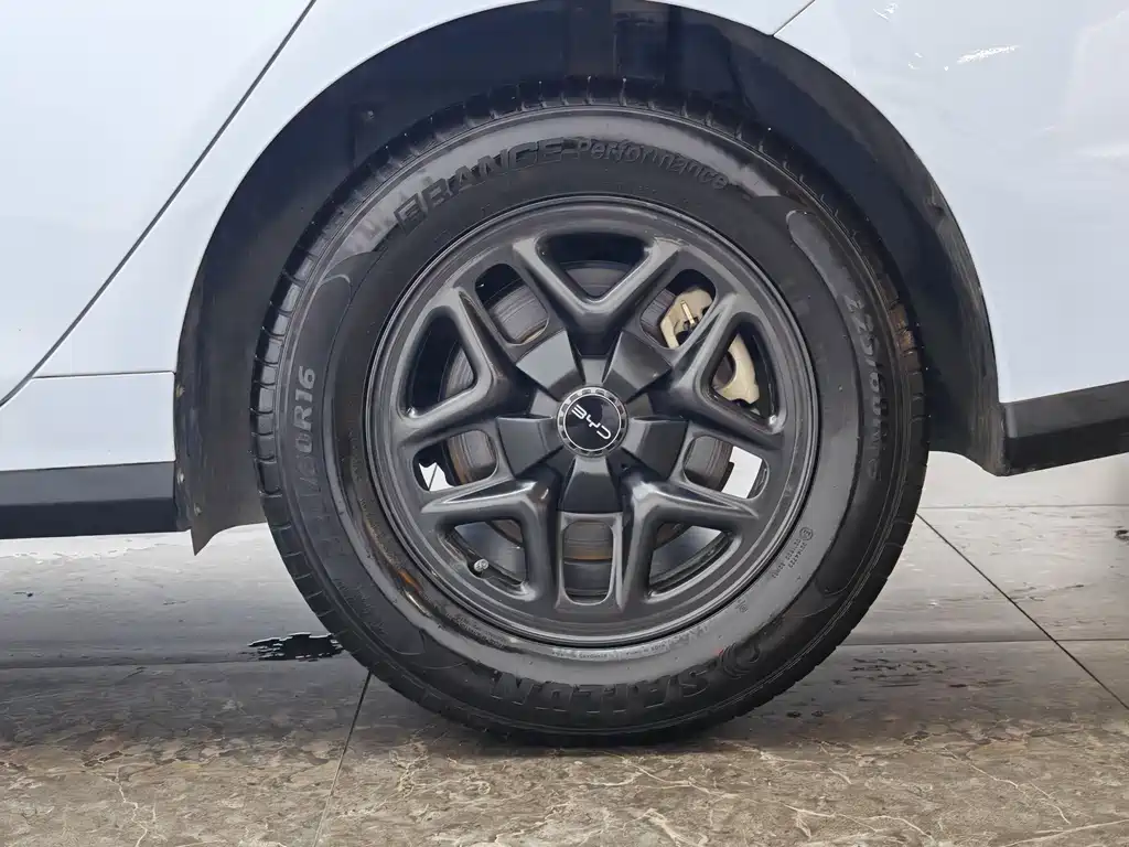 BYD Seal 05 DM-i 2025 — фото 9
