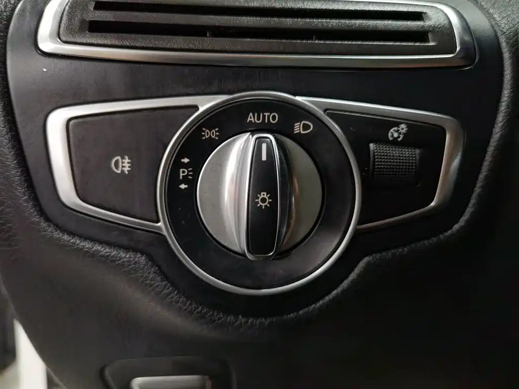 Mercedes-Benz C-Class 2018 — фото 21