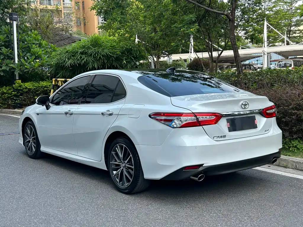 Toyota Camry 2022 — фото 9