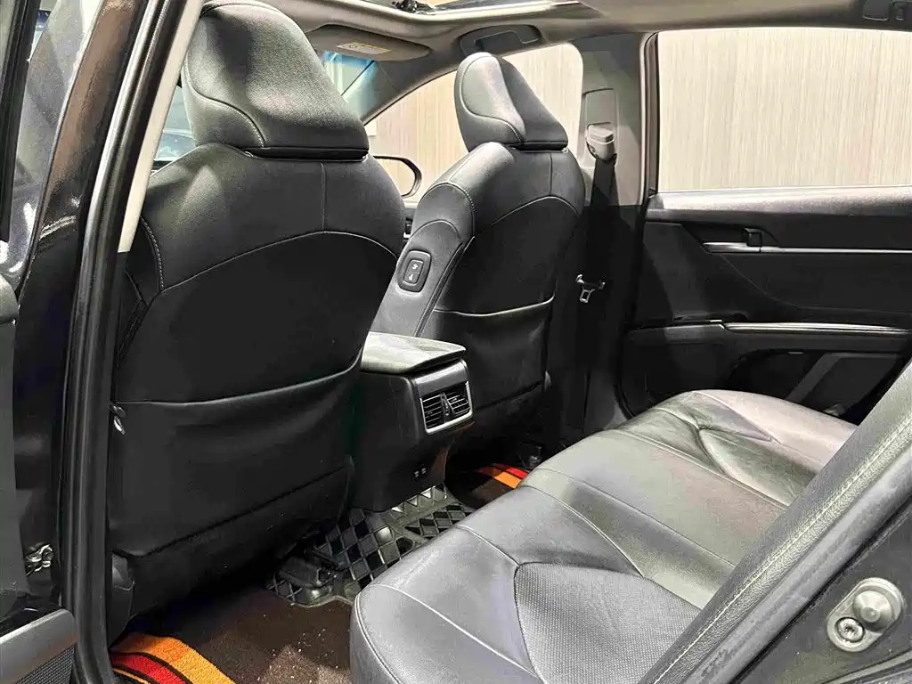 Toyota Camry 2022 — фото 16