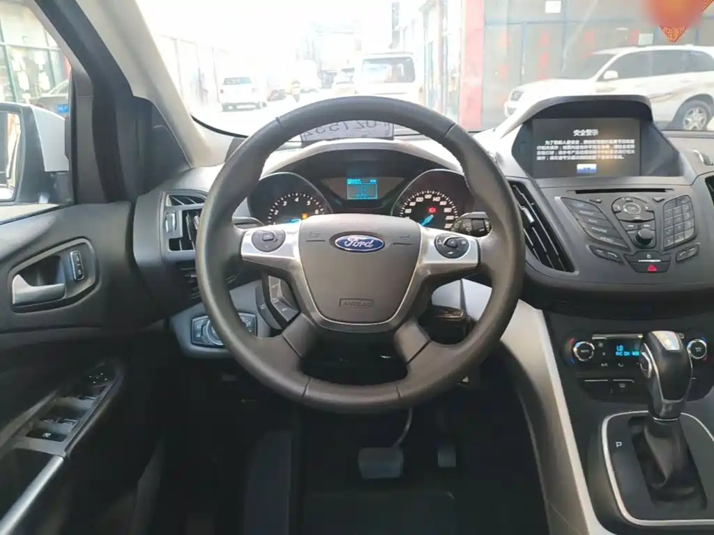 Ford Kuga 2015 — фото 11