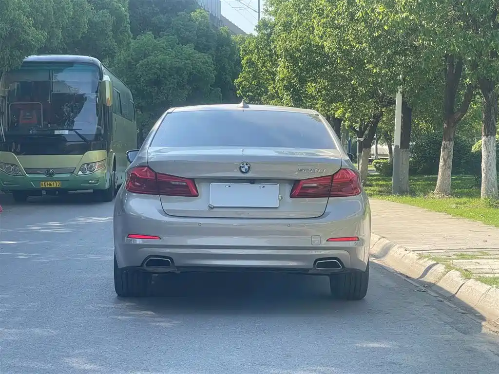 BMW 5 Series 2018 — фото 5
