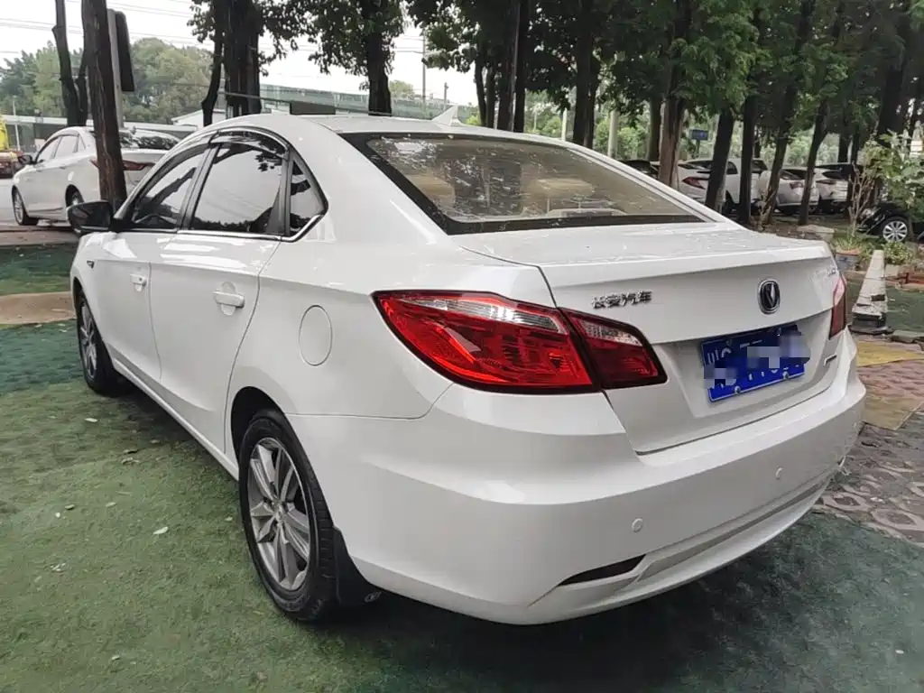 Changan Eado 2016 — фото 5
