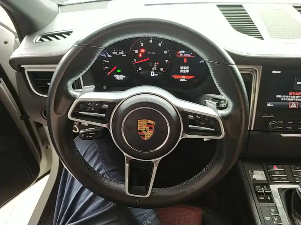 Porsche Macan 2018 — фото 11