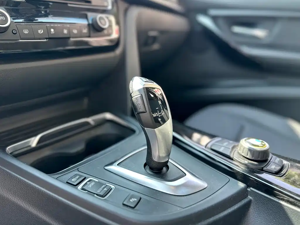 BMW 3 Series 2016 — фото 10