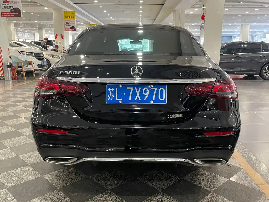 Mercedes-Benz E-Class 2023 — фото 4