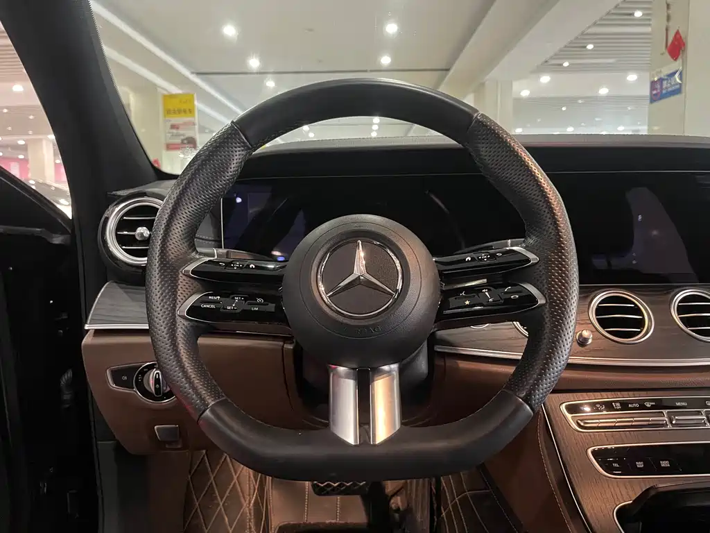 Mercedes-Benz E-Class 2023 — фото 12