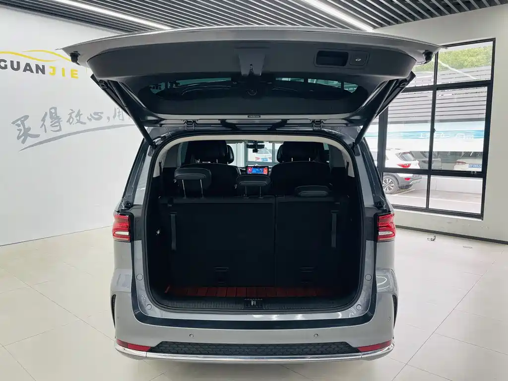 Roewe iMAX8 2022 — фото 14