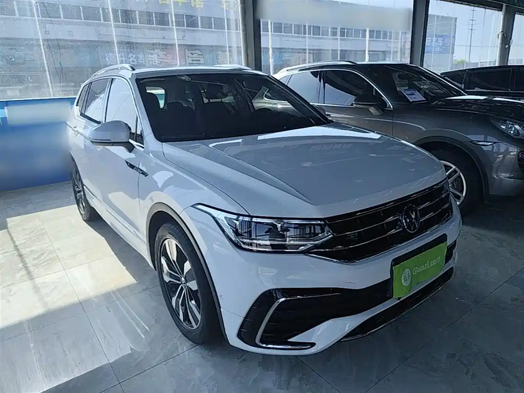 Volkswagen Tiguan L 2023 — фото 4