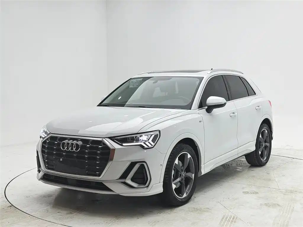 Audi Q3 2022 — фото 1