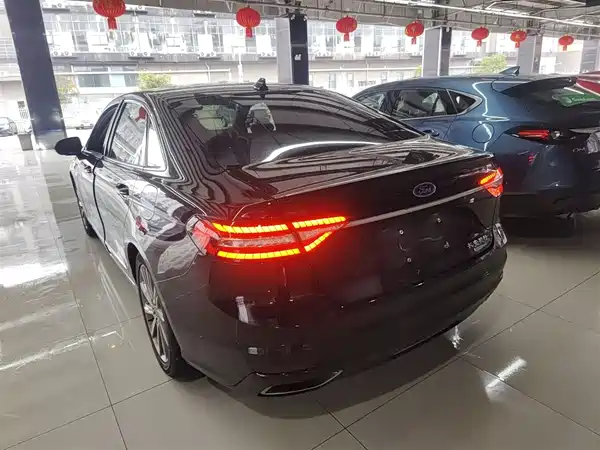 Ford Taurus 2019