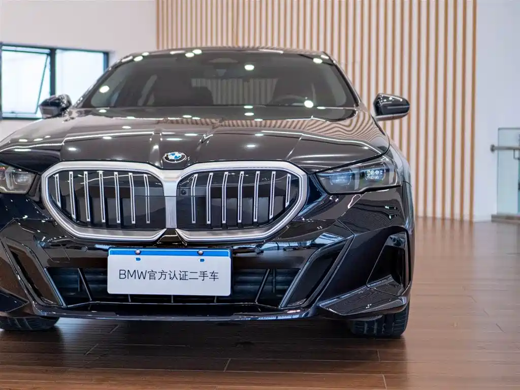 BMW 5 Series 2026 — фото 10