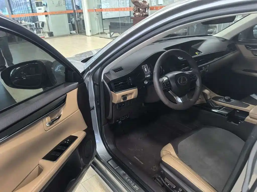 Lexus ES 2017
