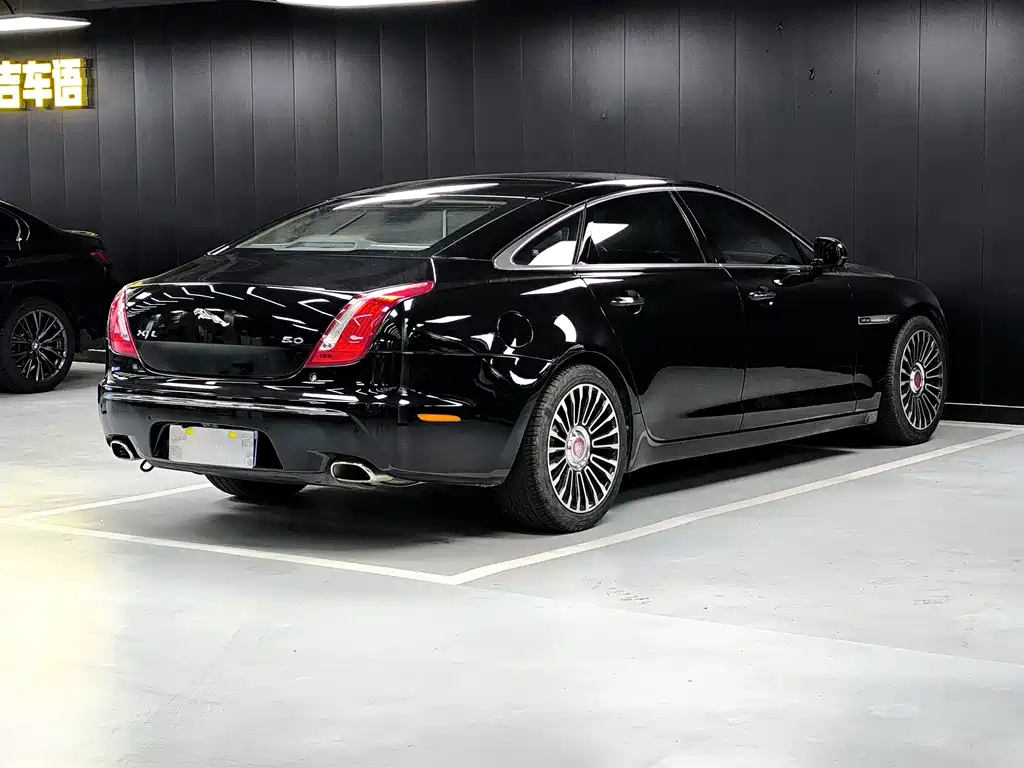 Jaguar XJ 2011 — фото 24