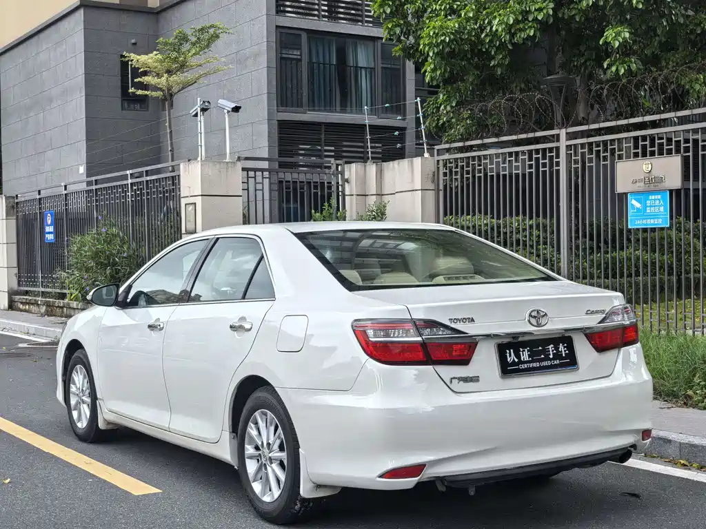 Toyota Camry 2015 — фото 5