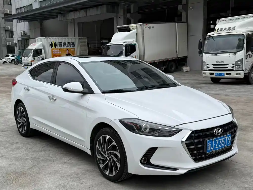 Hyundai Elantra 2020 — фото 3