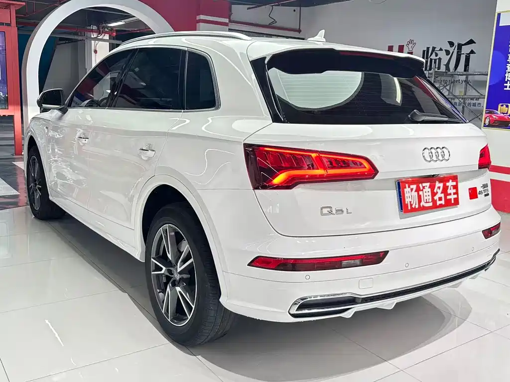 Audi Q5L 2021 — фото 8