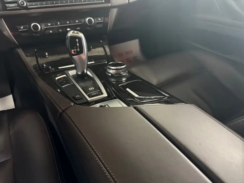 BMW 5 Series 2014 — фото 21