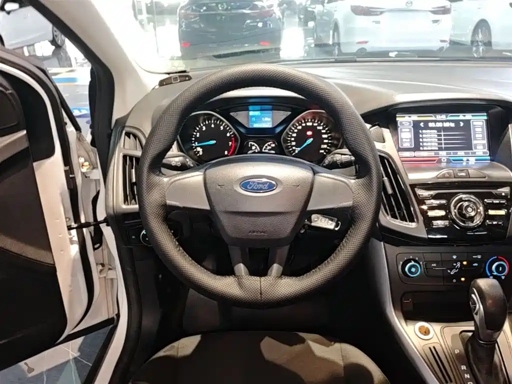 Ford Focus 2016 — фото 11