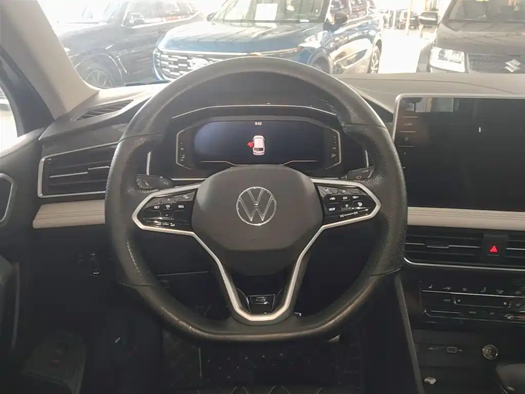 Volkswagen Tiguan L 2021 — фото 11