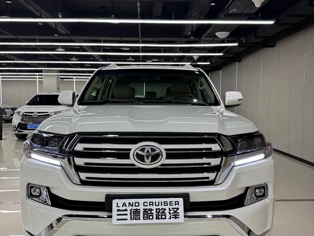 Toyota Land Cruiser 2015 — фото 2